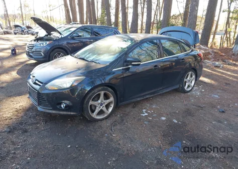 2014 Ford Focus Titanium z USA, uszkodzony, nr VIN 1FADP3J23EL166345